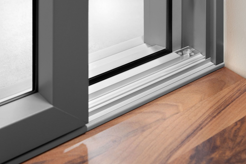 Porte interne, blindati, infissi in PVC, avvolgibili, strutture per esterni e tende da sole. Cura del dettaglio per coniugare estetica ed efficienza termica in una continua evoluzione tesa a rendere i serramenti una fonte di risparmio energetico.
