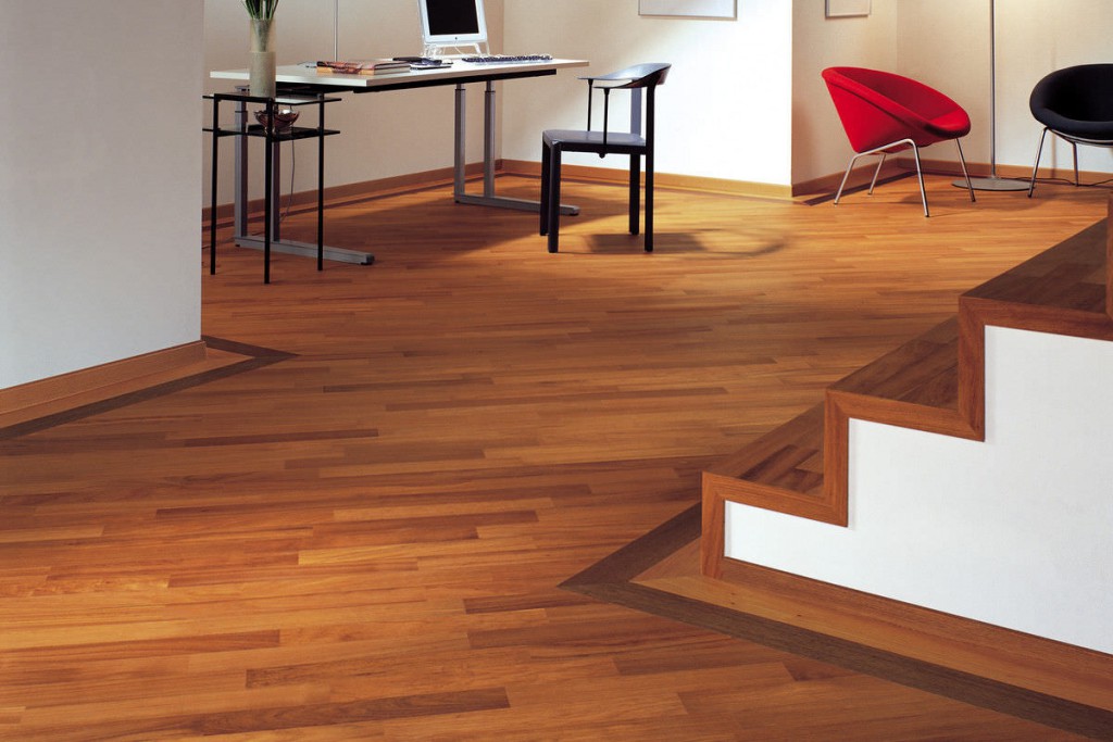 Esperienza pluriennale nel montaggio di pavimenti in legno di tutte le essenze, sia tradizionali che prefiniti. Utilizzo di materiali a basso impatto ambientale, colle senza solventi, vernici all'acqua per vivere il vostro ambiente in modo sano ed ecologico. Effettuiamo il montaggio del pavimento in legno su qualsiasi superfice, consigliandovi il sistema di posa più efficace. Effettuiamo inoltre riparazioni, lamatura e lucidatura.